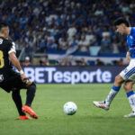 Cruzeiro supera Atlético Mineiro com gol decisivo de Keny Arroyo