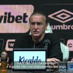 Cuca celebra sintonia entre elenco e torcida após vitória do Santos