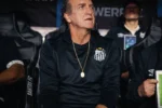 Cuca exalta coesão do elenco santista após bater o Vasco e mira reta final do Brasileirão