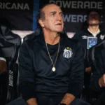 Cuca exalta coesão do elenco santista após bater o Vasco e mira reta final do Brasileirão