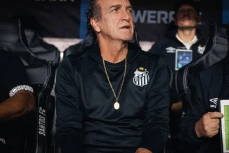 Cuca exalta coesão do elenco santista após bater o Vasco e mira reta final do Brasileirão