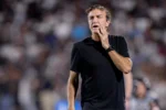Cuca mantém confiança no trabalho após derrota do Santos e cita peso da ausência de Neymar