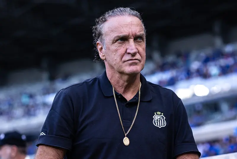 Cuca pressiona diretoria do Santos por reforços e resolução do transfer ban