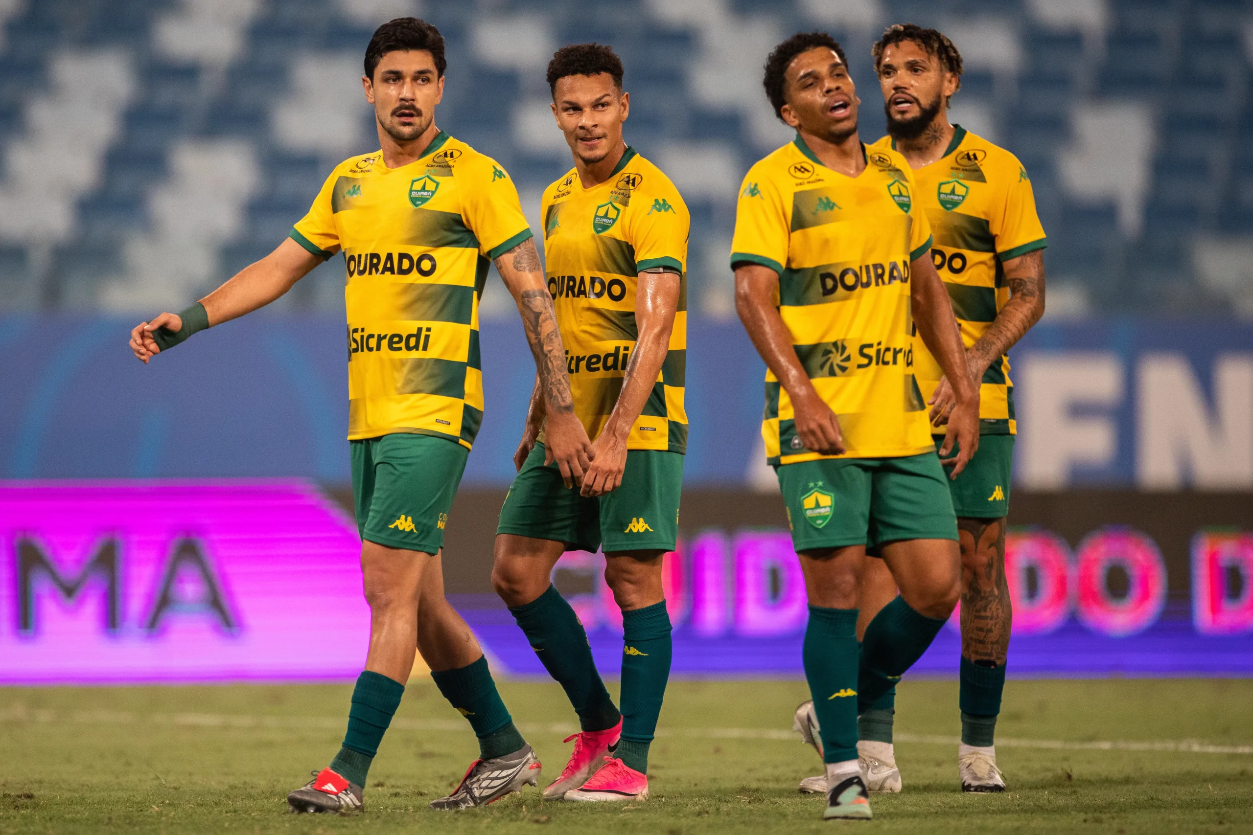 Cuiabá e Goiás se enfrentam em duelo direto pela 24ª rodada da Série B
