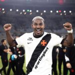 Cuiabano celebra conexão com torcida do Vasco após vitória