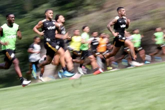 Cúpula da SAF define os critérios para a sucessão no comando técnico do Botafogo