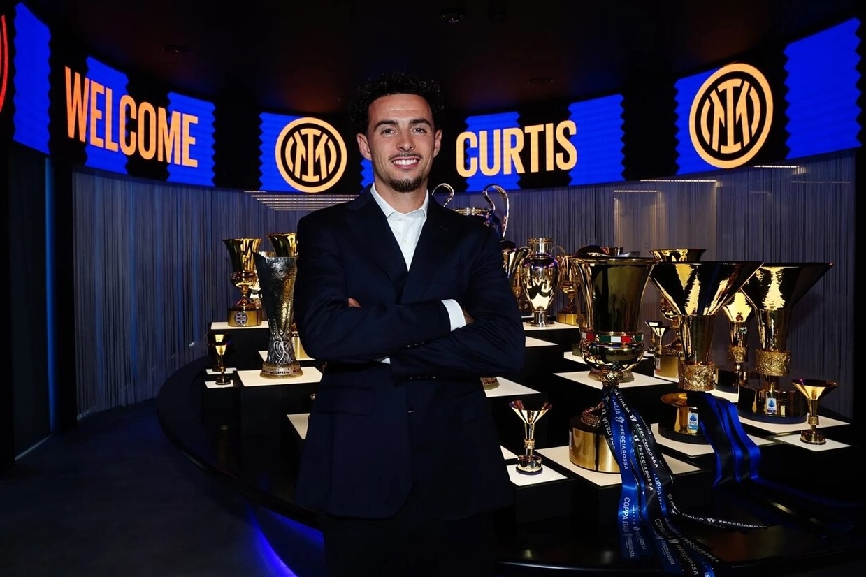 Curtis Jones é o novo reforço da Internazionale para a temporada