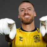Dan Bentley reforça o Coventry City em busca de solidez na elite inglesa