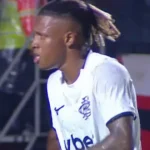 Danilo joga com pé inchado e dor após entrada violenta em derrota do Botafogo