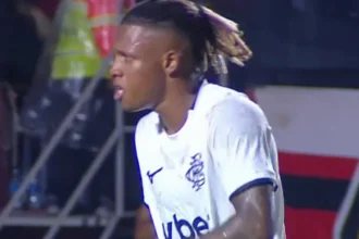 Danilo joga com pé inchado e dor após entrada violenta em derrota do Botafogo