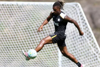 Danilo mantém recusa ao futebol russo e gera impasse no Botafogo