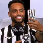 Danilo Pereira assume camisa 9 no Botafogo e explica respeito a Igor Jesus