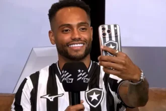 Danilo Pereira assume camisa 9 no Botafogo e explica respeito a Igor Jesus