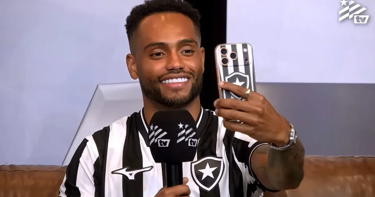 Danilo Pereira assume camisa 9 no Botafogo e explica respeito a Igor Jesus