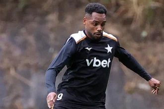 Danilo Pereira ganha vaga no Botafogo para duelo decisivo contra o Cienciano
