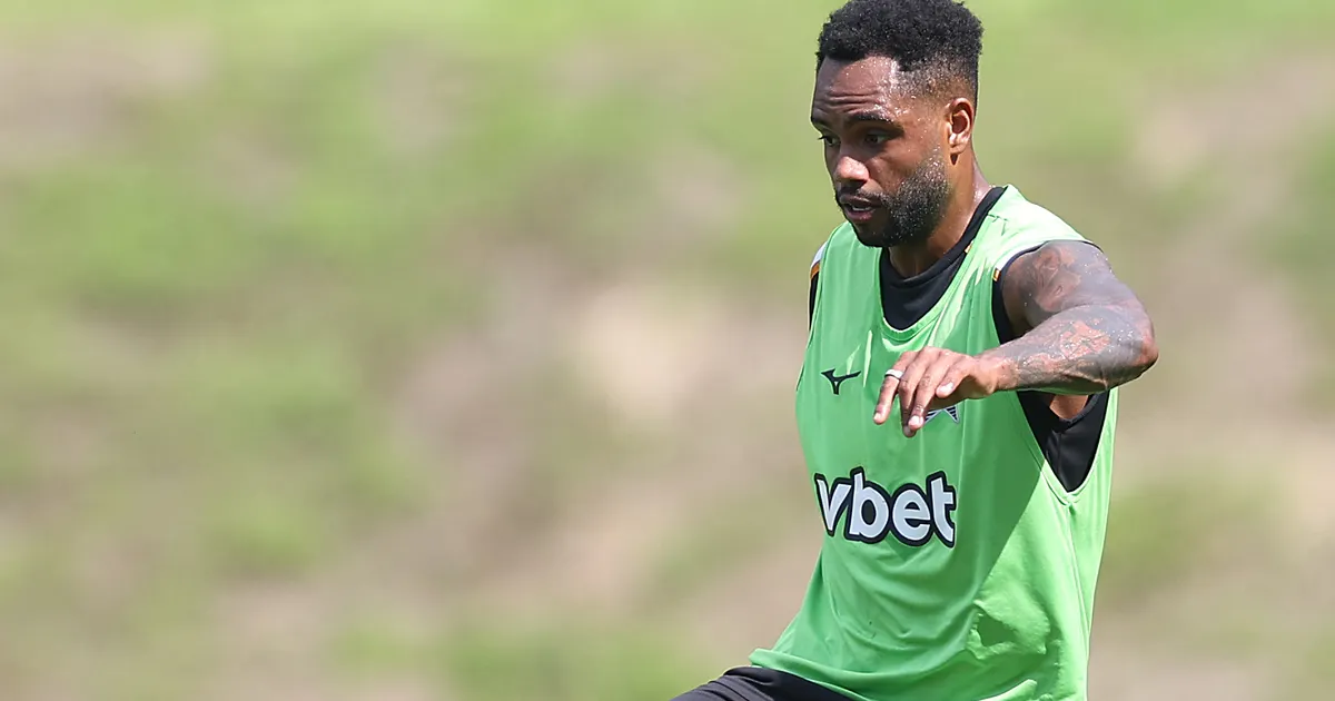 Danilo Pereira impressiona comissão técnica do Botafogo por dedicação e inteligência tática