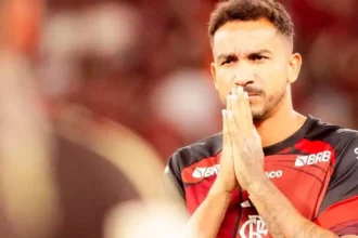 Danilo sai em defesa de Leonardo Jardim no Flamengo diante da pressão por resultados no Brasileiro
