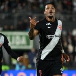 David brilha em goleada do Vasco sobre o Olimpia e encerra jejum de gols
