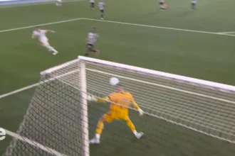 Defesa de cabeça de Warleson pelo Botafogo ganha repercussão internacional