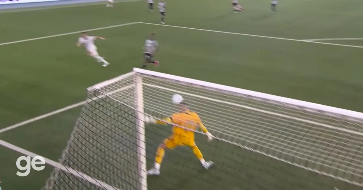 Defesa de cabeça de Warleson pelo Botafogo ganha repercussão internacional