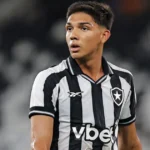 Destaque do Botafogo Sub-20, Arthur Izaque reencontra melhor fase e lidera equipe à final