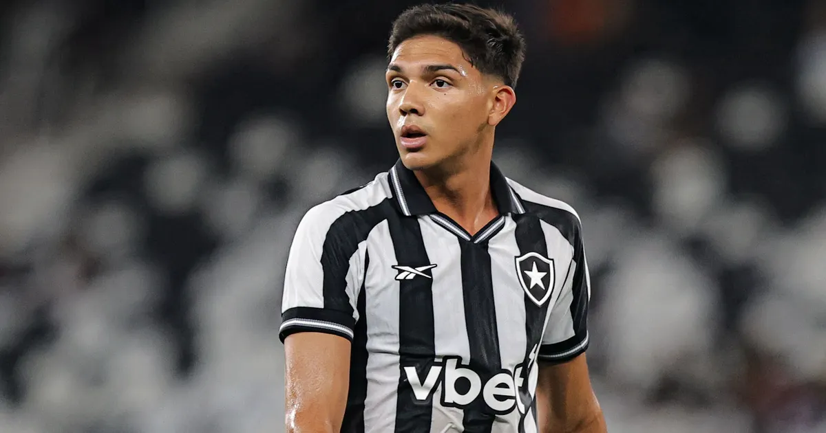 Destaque do Botafogo Sub-20, Arthur Izaque reencontra melhor fase e lidera equipe à final