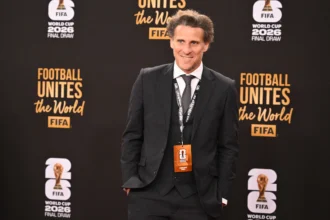 Diego Forlán assume comando da seleção uruguaia após saída de Marcelo Bielsa