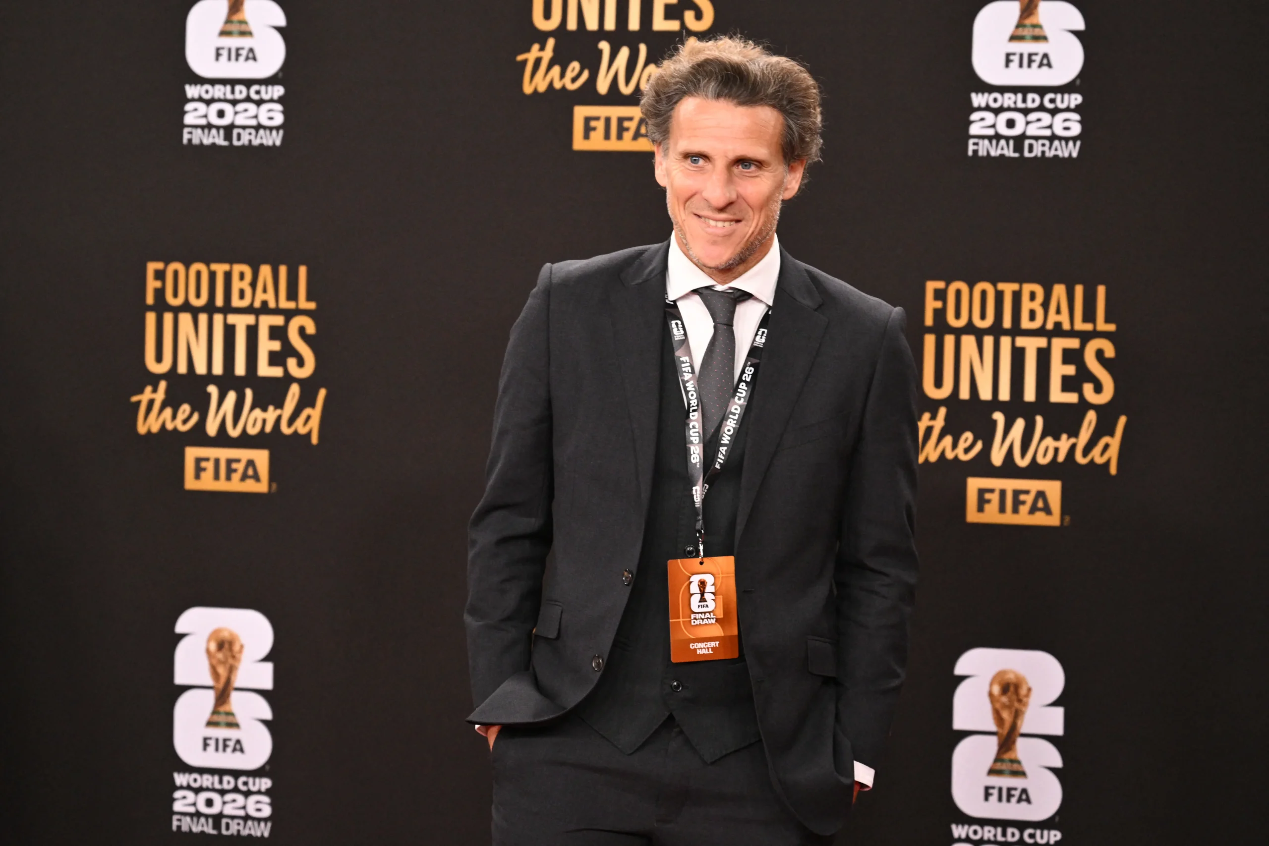 Diego Forlán assume comando da seleção uruguaia após saída de Marcelo Bielsa