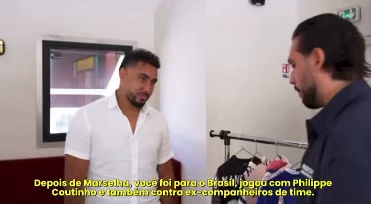 Dimitri Payet explica ausência de camisas de rivais em coleção por respeito ao Vasco
