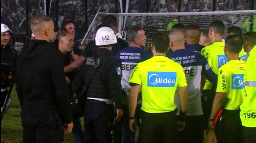 Diretoria do Vasco contesta arbitragem após vitória na Copa do Brasil