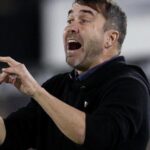 Discussão entre Eduardo Coudet e Rafael Borré marca empate na Sul-americana