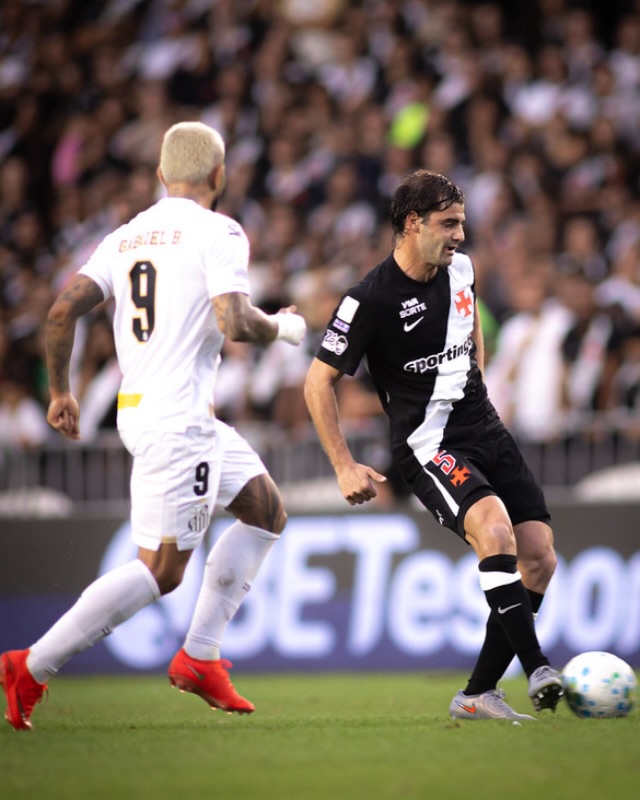 Disputa por Santiago Sosa intensifica rivalidade entre Flamengo e Vasco no mercado de transferências