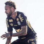 Dívida do Santos impacta negociações para renovação de Neymar
