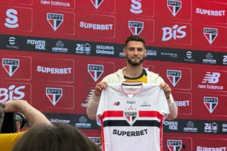 Domingos Duarte é apresentado pelo São Paulo e destaca papel de Rafinha na negociação