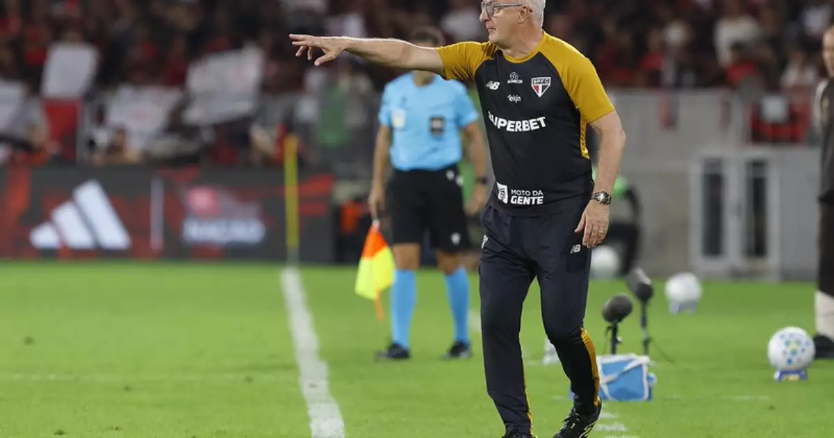 Dorival Jr celebra classificação do São Paulo e mantém foco na recuperação do Brasileirão