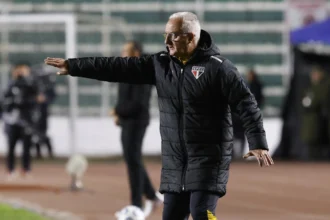 Dorival Júnior valoriza desempenho do São Paulo após empate na altitude de La Paz