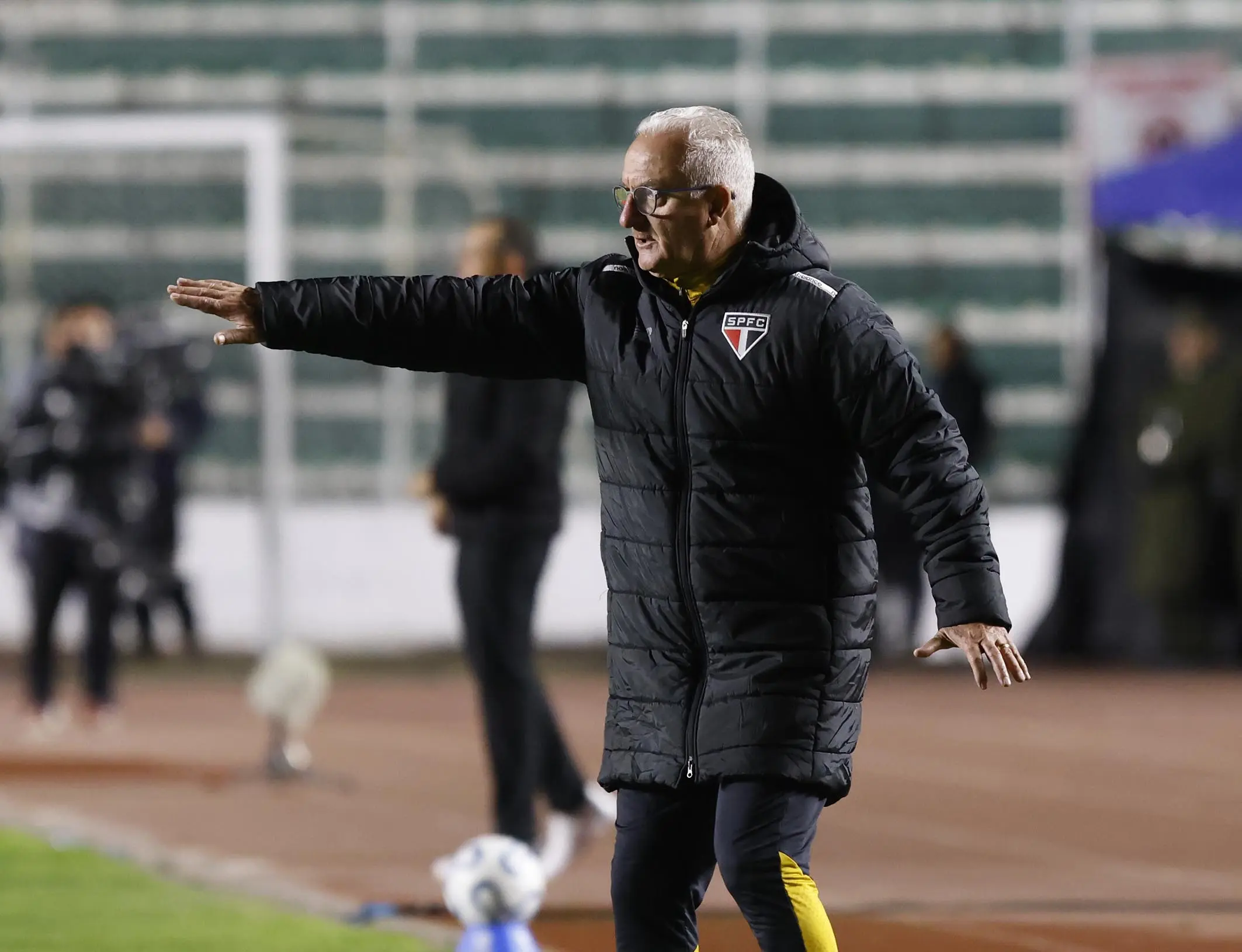 Dorival Júnior valoriza desempenho do São Paulo após empate na altitude de La Paz