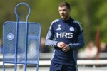 Edin Dzeko estende vínculo com Schalke 04 e projeta disputa na Bundesliga