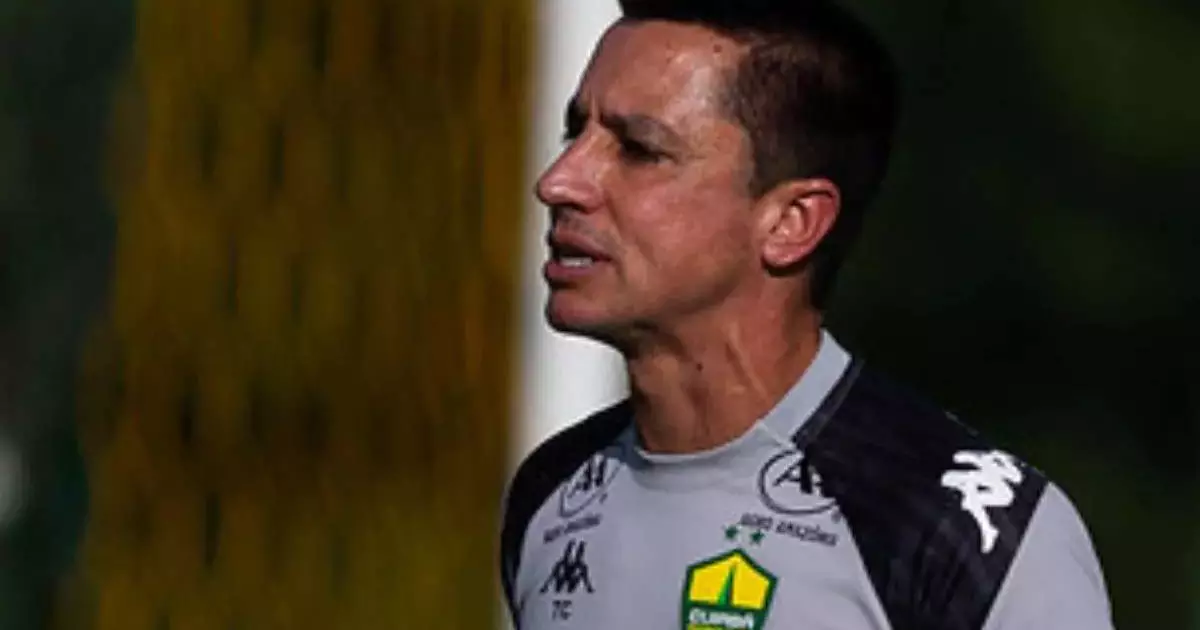 Eduardo Barros consolida longevidade no comando técnico do Cuiabá