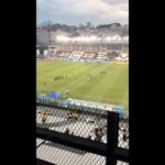 Elenco do Olimpia realiza reconhecimento do gramado em São Januário