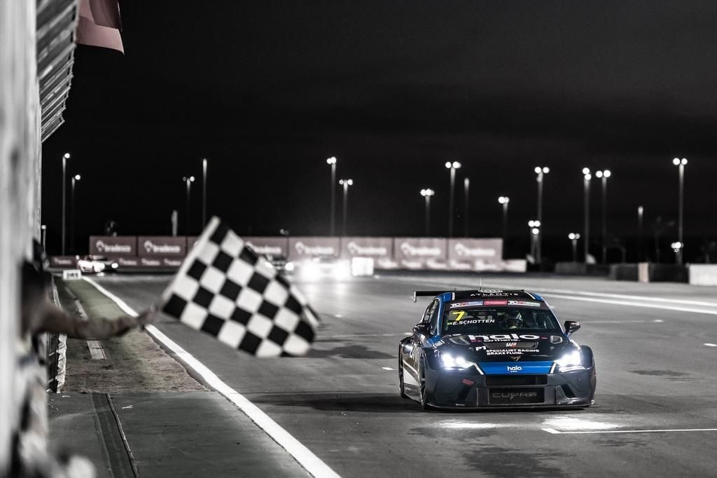 Erick Schotten celebra adaptação e vitória histórica no TCR South America