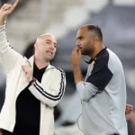 Escassez de opções no mercado mantém Rodrigo Bellão no comando técnico do Botafogo