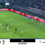 Esteban Matus marca golaço de longa distância em duelo entre Olimpia e Vasco