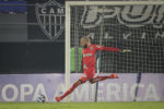 Everson brilha com defesa decisiva e assegura classificação do Atlético-mg