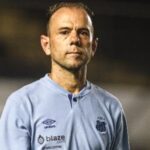 Ex-jogadora do Santos é condenada por difamar o ex-técnico Kleiton Lima