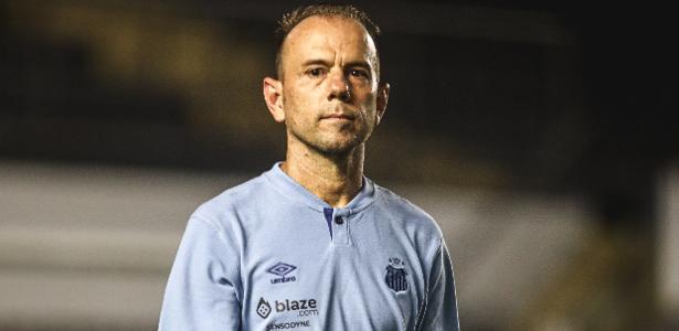 Ex-jogadora do Santos é condenada por difamar o ex-técnico Kleiton Lima