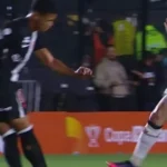 Expulsão de Barros em Vasco e Vitória gera debate intenso sobre arbitragem