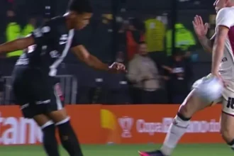 Expulsão de Barros em Vasco e Vitória gera debate intenso sobre arbitragem