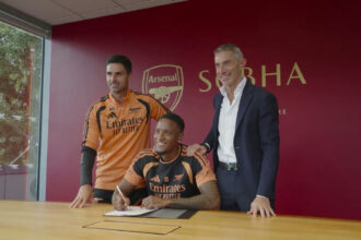 Ezri Konsa inicia trajetória no Arsenal após transferência oficial
