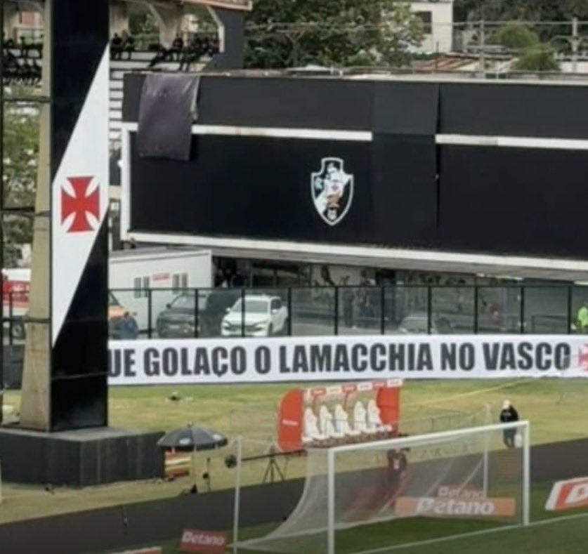 Faixa em São Januário sinaliza otimismo com possível chegada de Lamacchia ao Vasco
